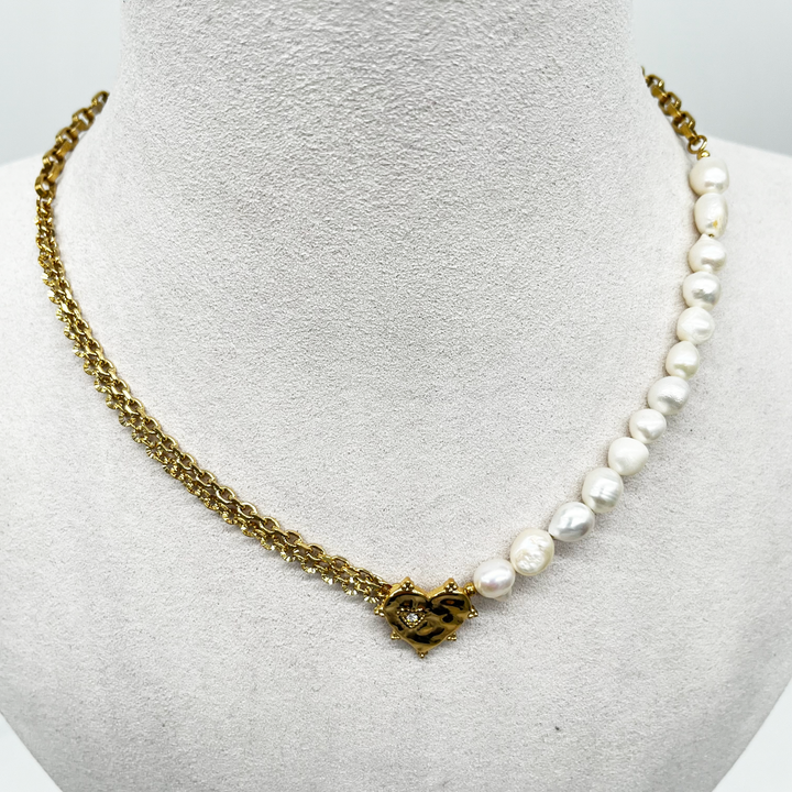 Pearl necklace with heart