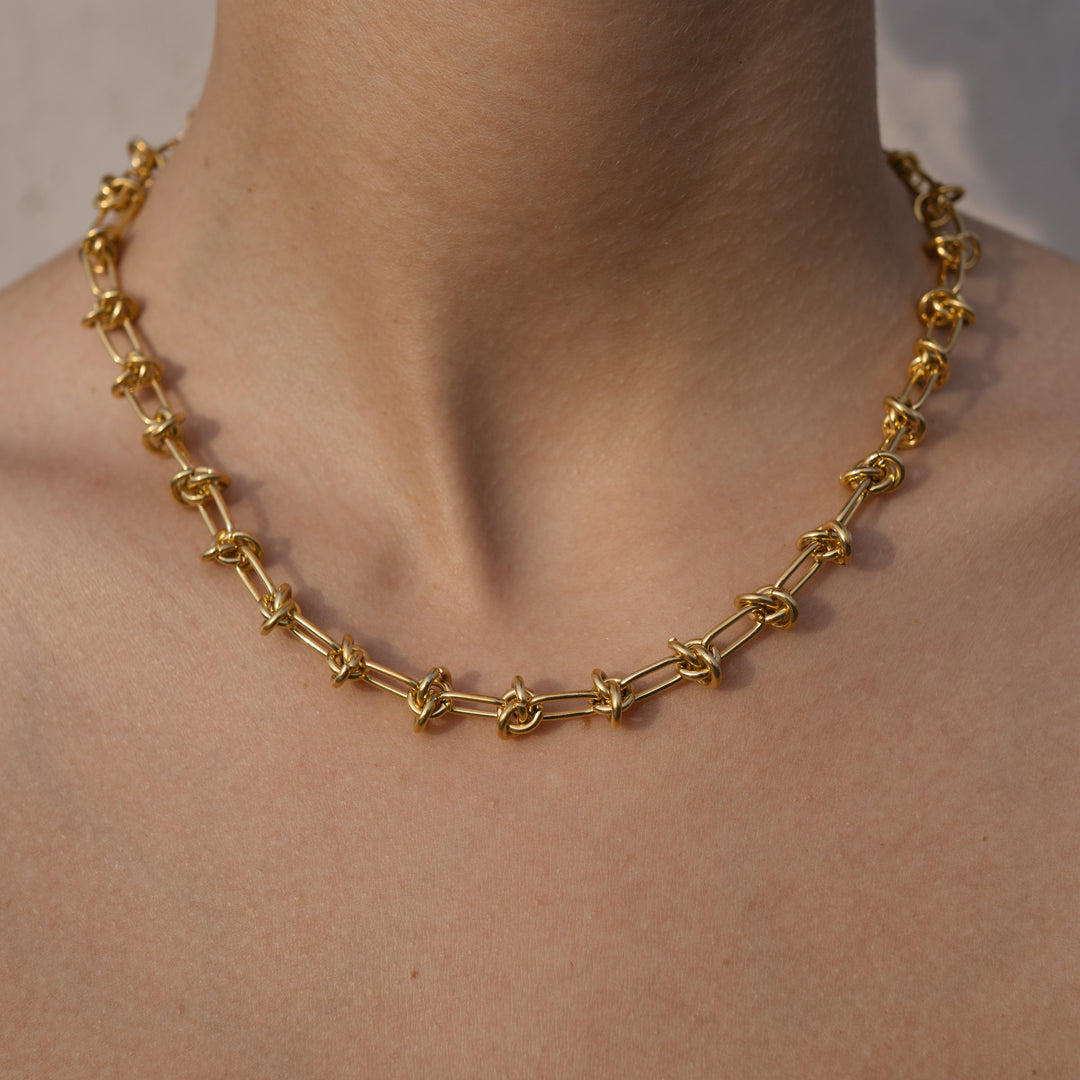 Golden knot link necklace