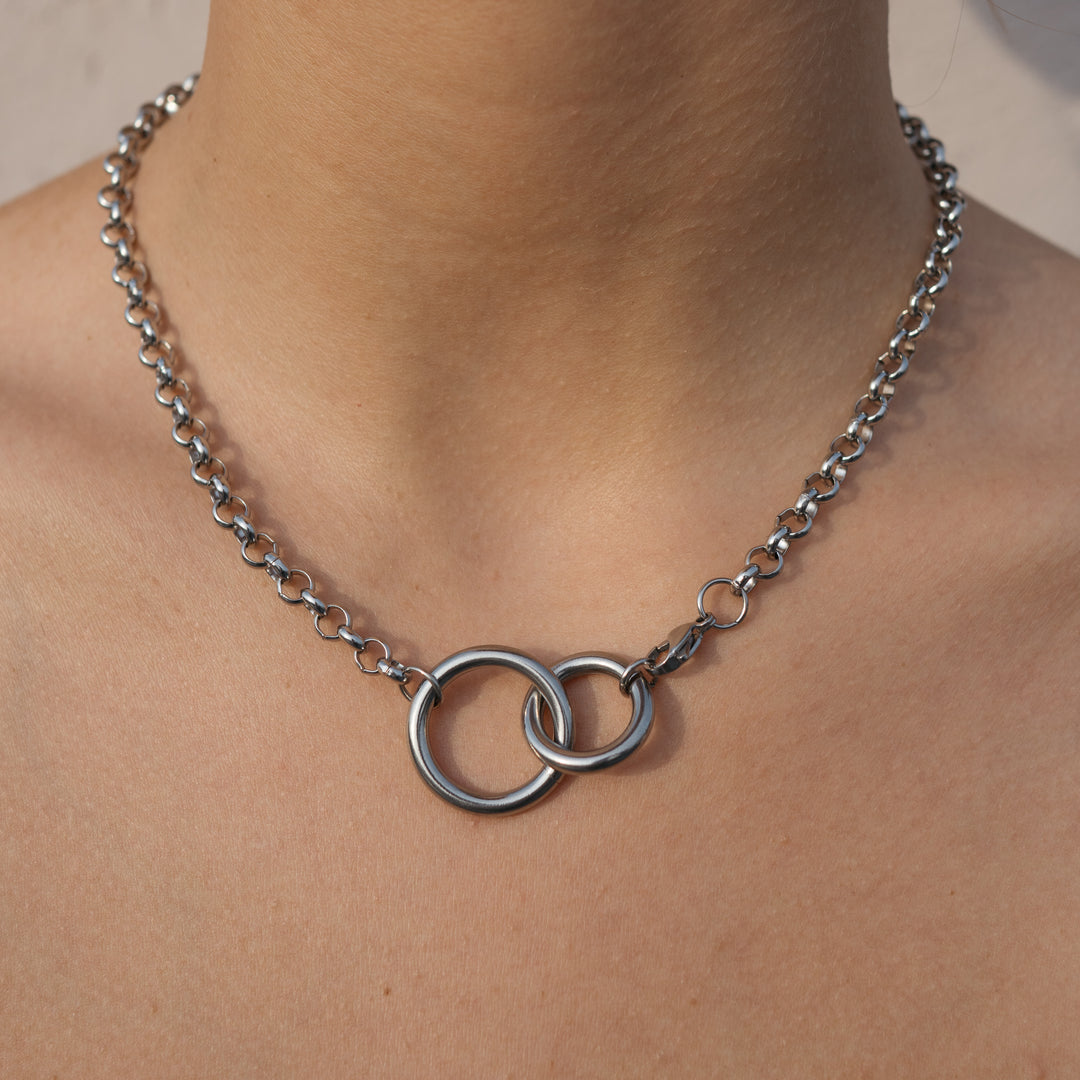 2 silver circles necklace