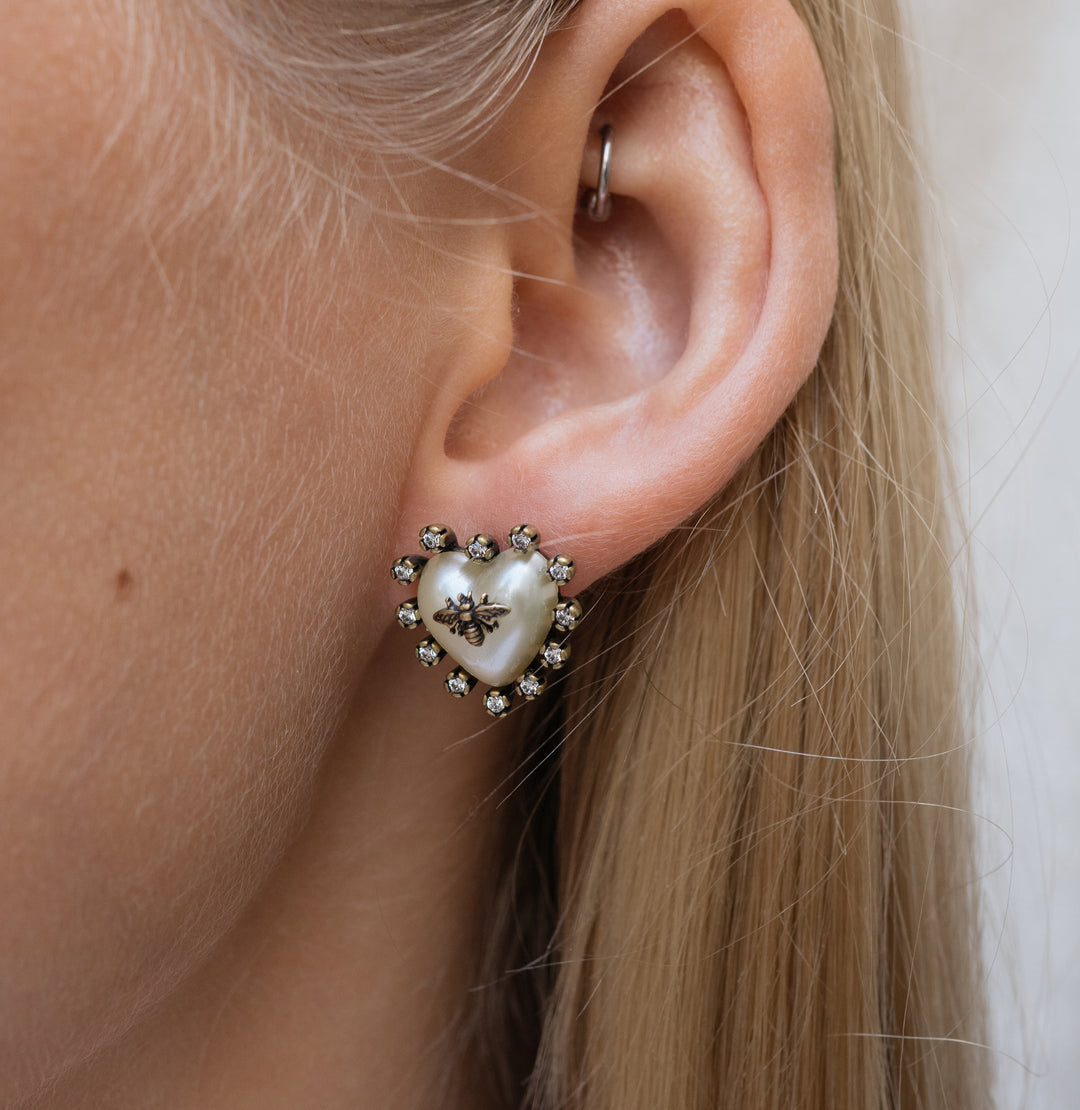 Heart earrings with bee